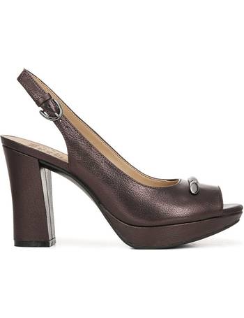 famous footwear women's dress shoes