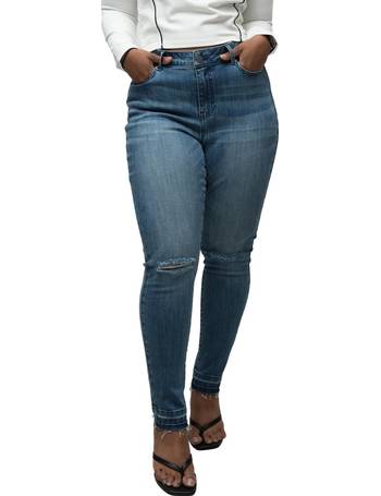 Shop Women's Macy's Curvy Fit Jeans up to 90% Off