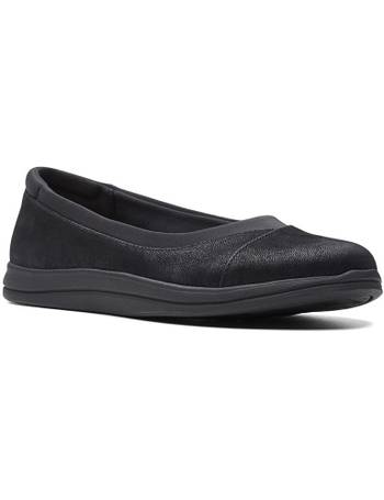 Famous footwear black on sale flats