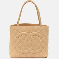 Shop Premium Outlets Chanel Women's Tote Bags